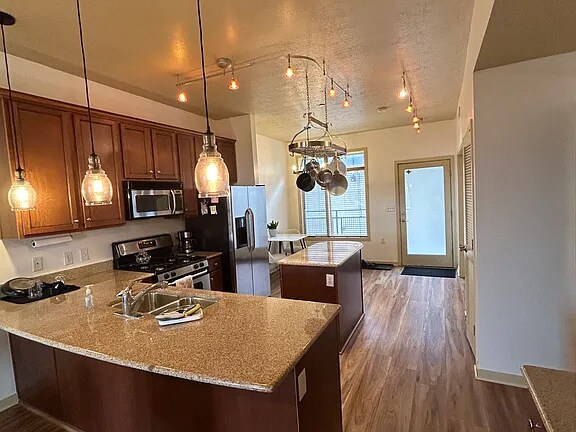 Building Photo - 2150 S Main St