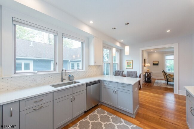 Building Photo - 238 Park St