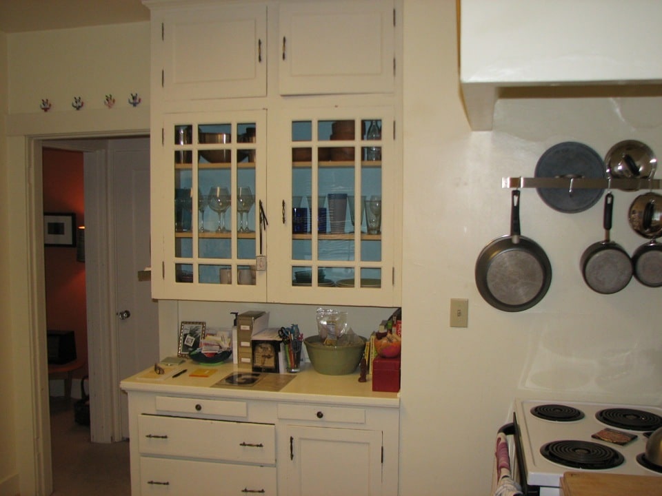 Original kitchen cabinets. - 1827 NE 11th Ave