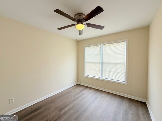 Building Photo - 109 Vine St NW