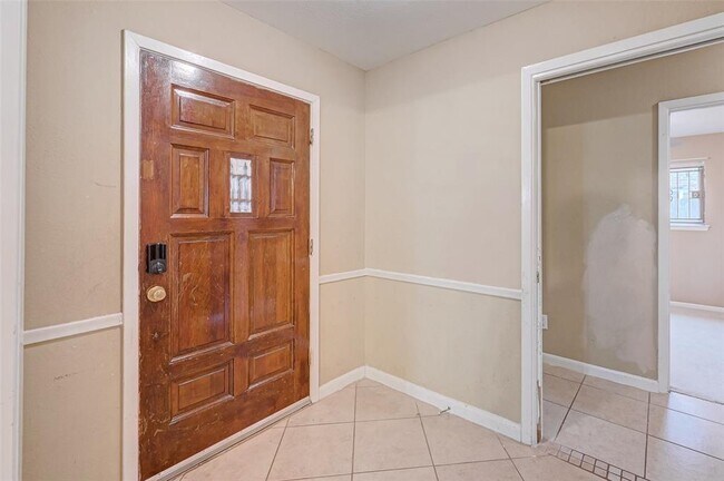 Building Photo - 5107 Trail Lake Dr
