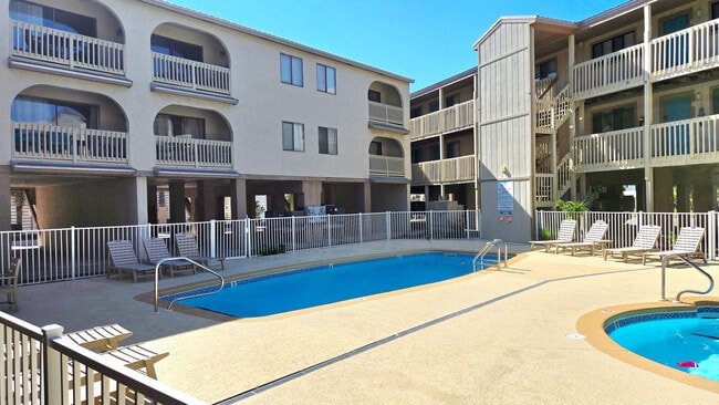 Building Photo - 924 W Beach Blvd