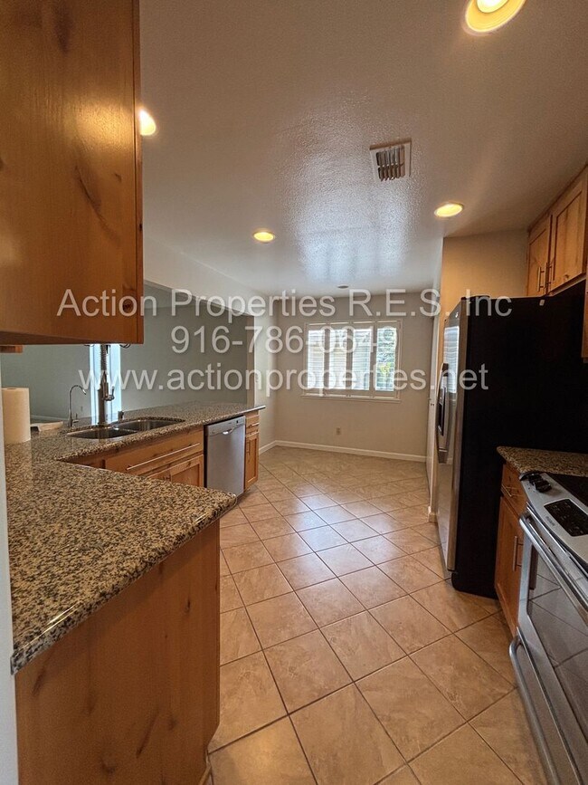 Building Photo - 5110 Village Oaks Dr