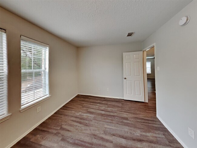 Building Photo - 6303 Tall Canyon Ct