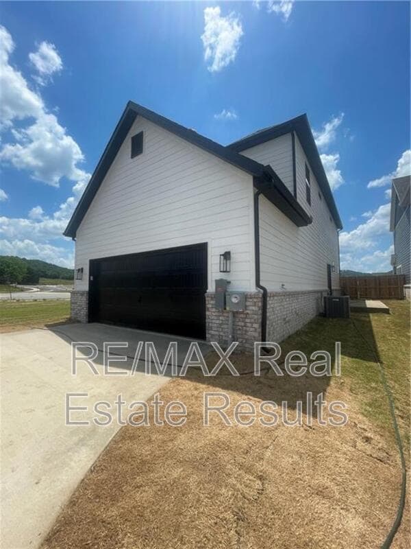 Building Photo - 4206 W Bronco Dr