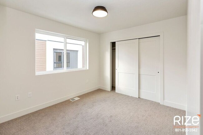 Building Photo - 532 S 500 E