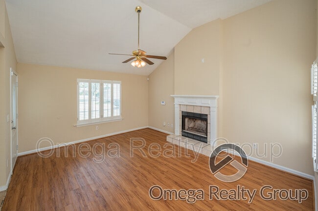 Building Photo - 900 Mister Dr