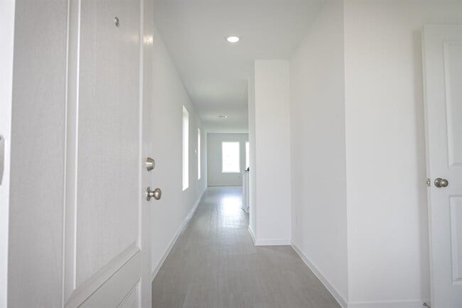 Building Photo - 9006 Song Sparrow Wy
