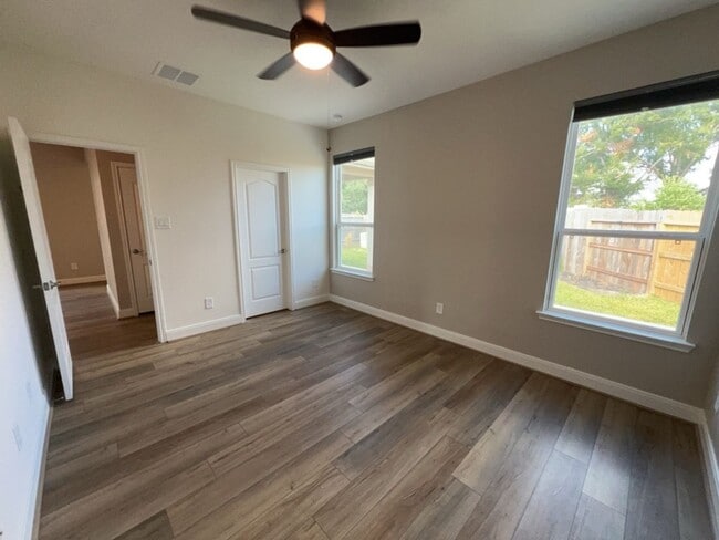 Building Photo - 2885 Grand Anse Dr