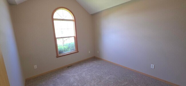 Building Photo - Gorgeous 3BR/2BA brick and stone front home in Keystone Estates! $1395