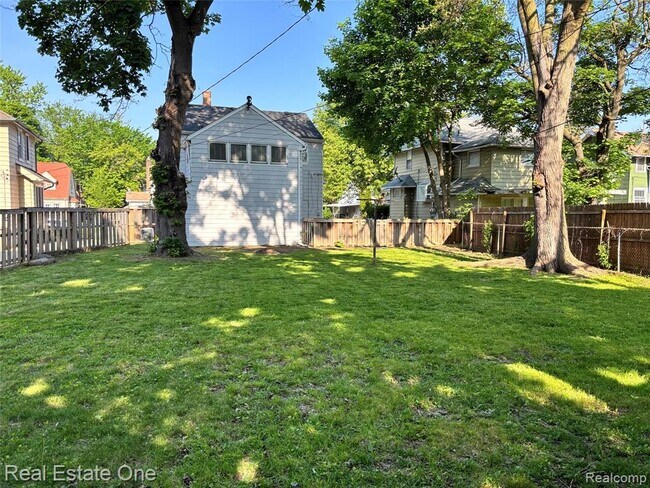 Building Photo - 99 Chippewa Rd