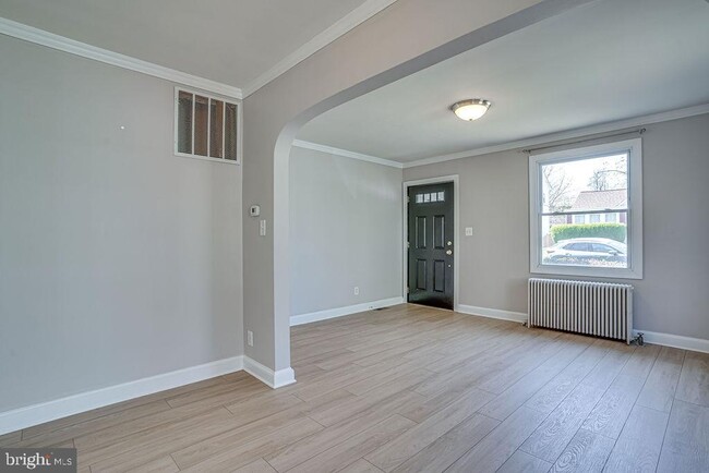 Building Photo - 859 N Abingdon St