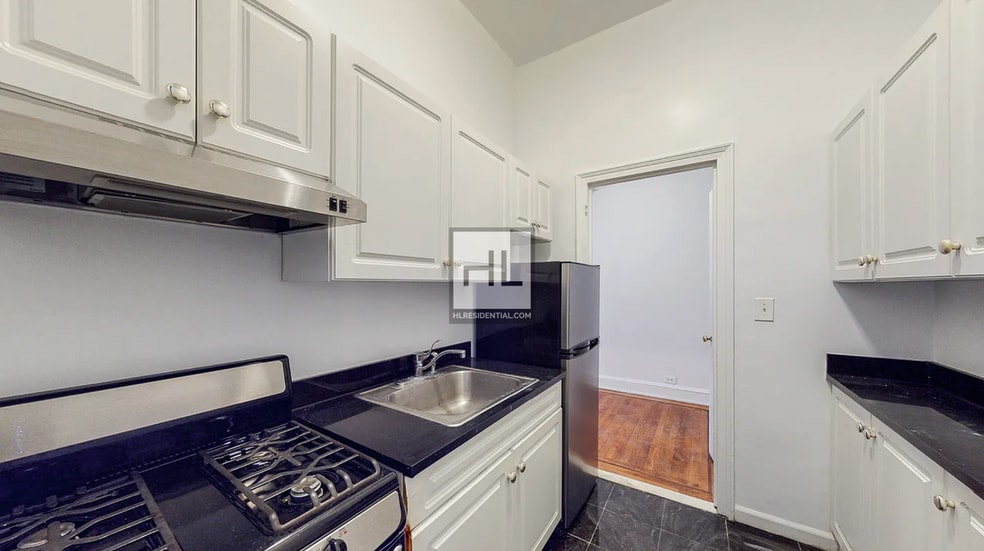 Building Photo - E 81st St