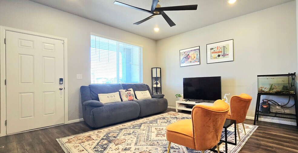 Living - 5051 S Robb Ct