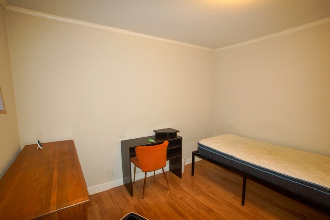 Building Photo - 205 Sunrise Ln