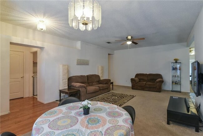 Building Photo - Ready to Move in... Do not miss this house...