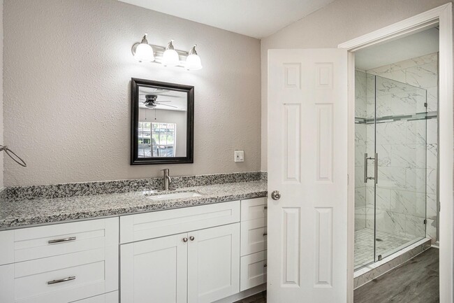 Building Photo - 1702 Athens Dr