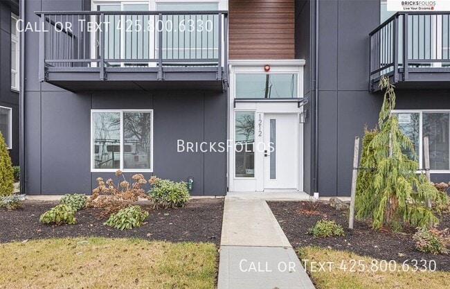 Building Photo - 1212 Harrington Ave NE