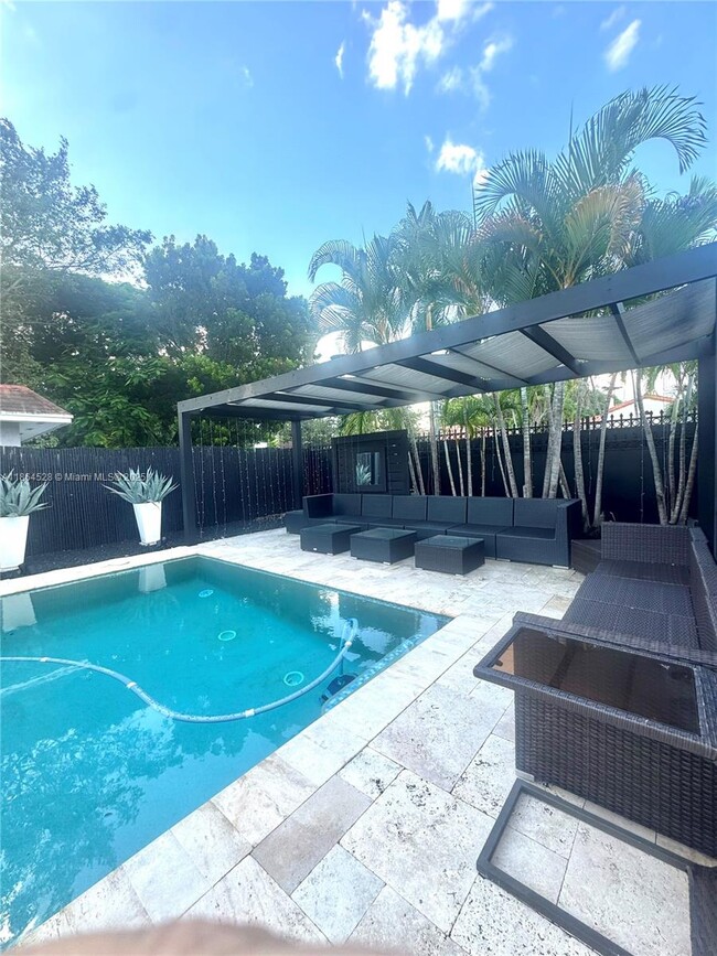 Primary Photo - 1700 SW 16th Ter