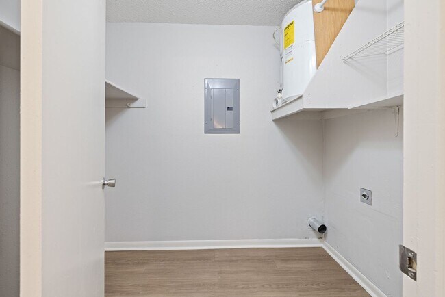 Building Photo - 203 Cougar Ridge