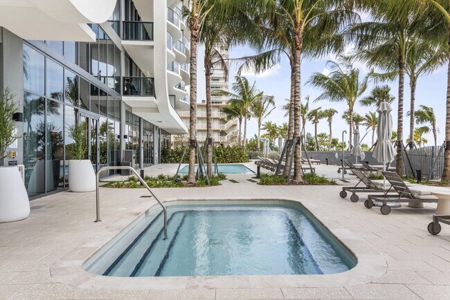 Building Photo - 900 N Ocean Blvd