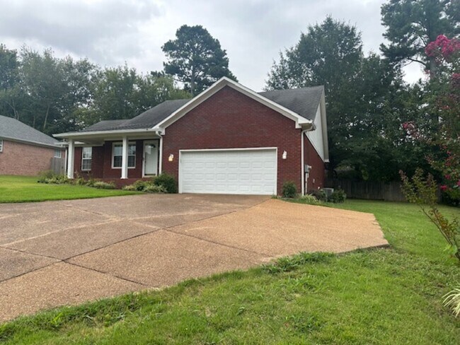 Building Photo - 4 Walnut Grove Cove