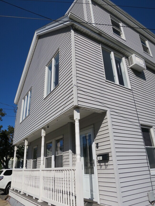 Building Photo - 181 Winthrop St