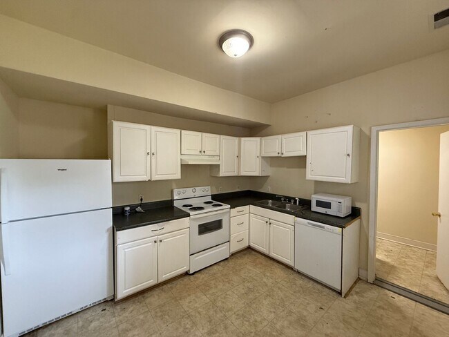 Building Photo - 1242 Parkwood Ave
