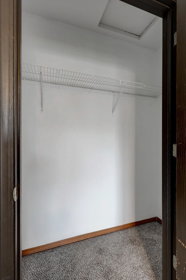 Building Photo - 717 N Walker St