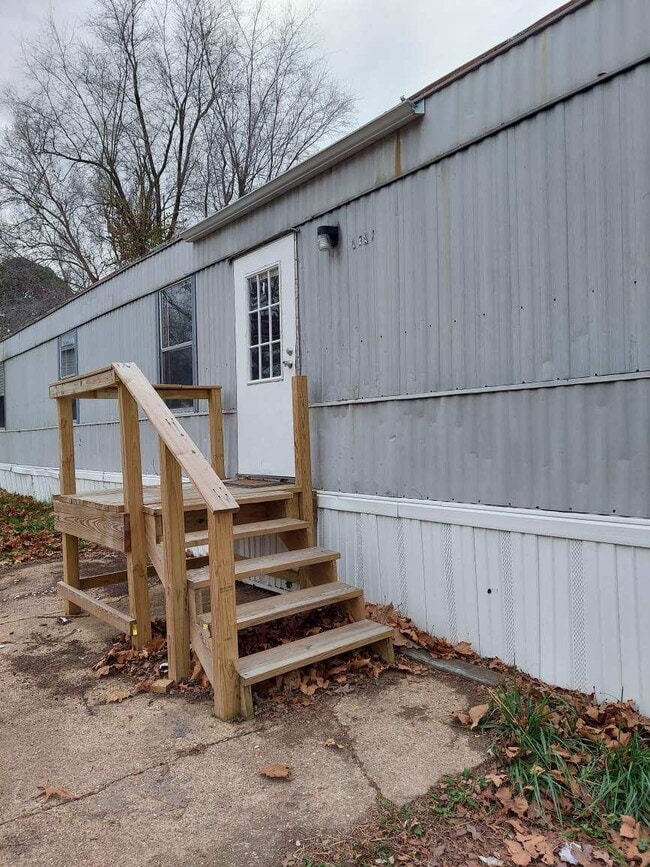 Building Photo - 8390 Countryside Dr