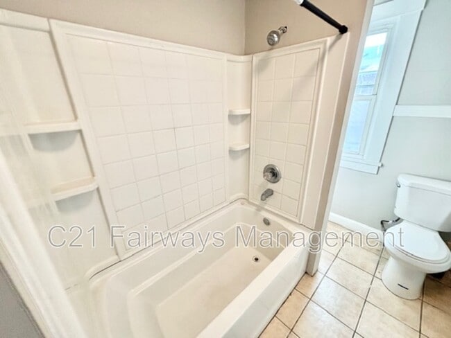 Building Photo - 874 Vankirk St