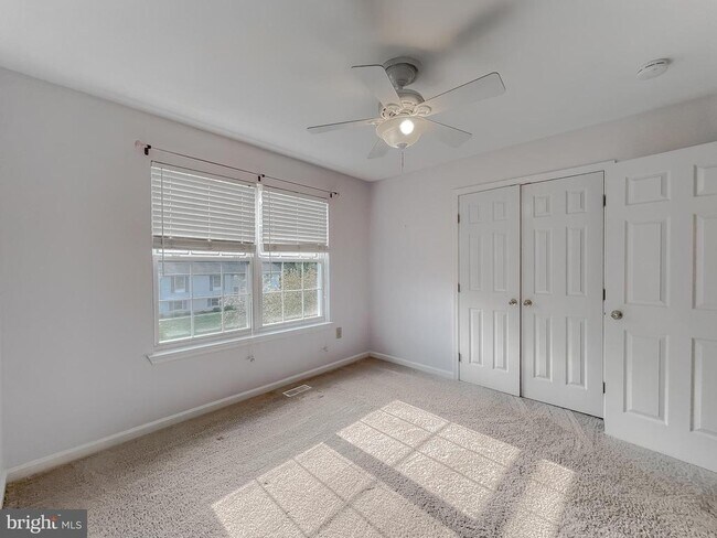 Building Photo - 21133 Woodmere Dr