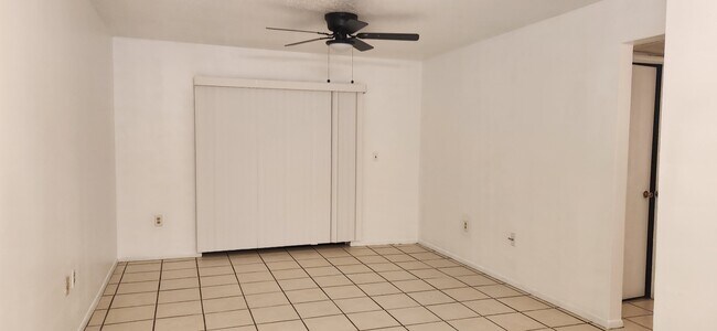 Primary Photo - 1552 University Ln