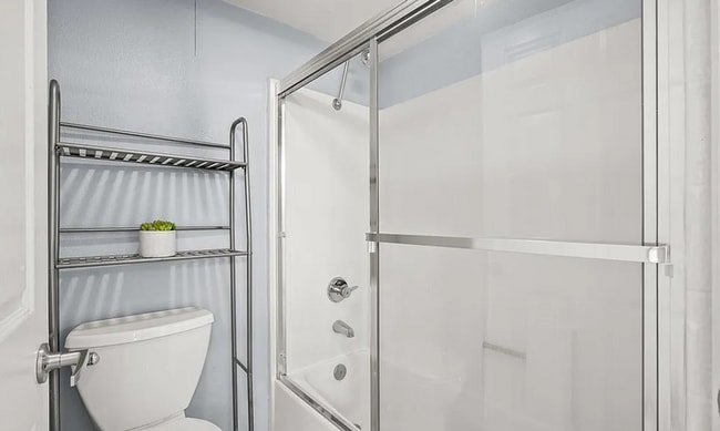 Building Photo - Beautifully upgraded 2 bedroom, 2 bath con...
