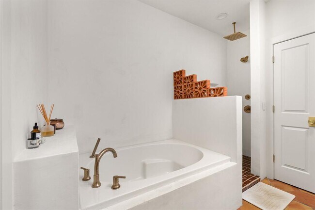 Building Photo - 4633 Mattie St