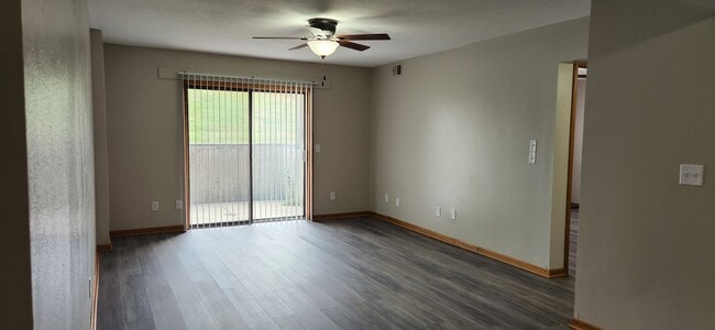 Building Photo - One Bedroom Condo For Rent