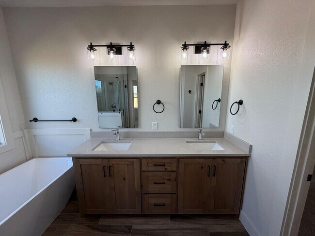 Building Photo - 1216 N 6th St