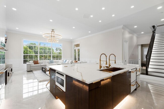 Building Photo - 112 Tulip Tree Ct