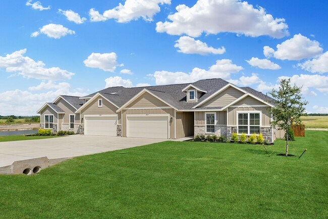 Building Photo - 7050 - 7052