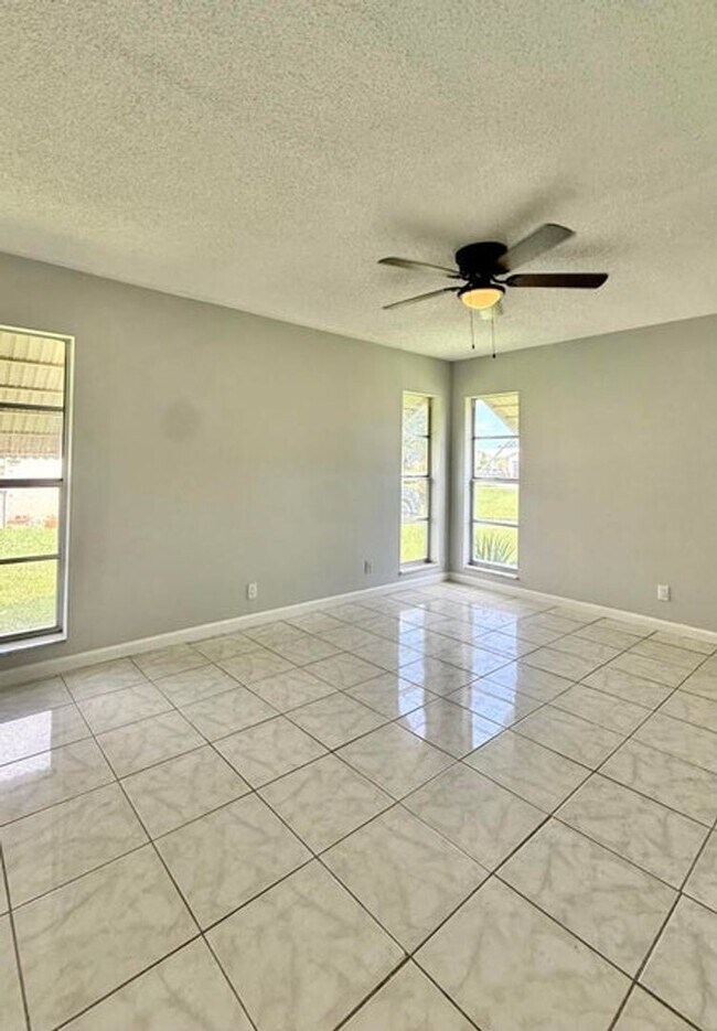 Building Photo - 7257 Pine Park Dr N