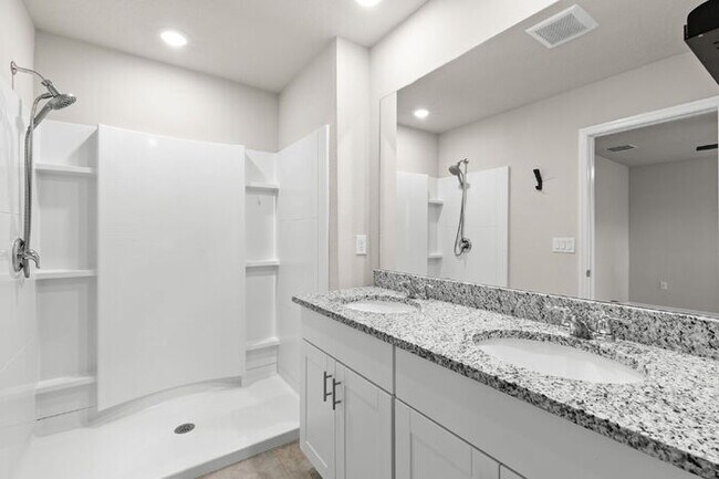 Building Photo - Town Home For Rent in Brandon with TONS OF UPGRADES!