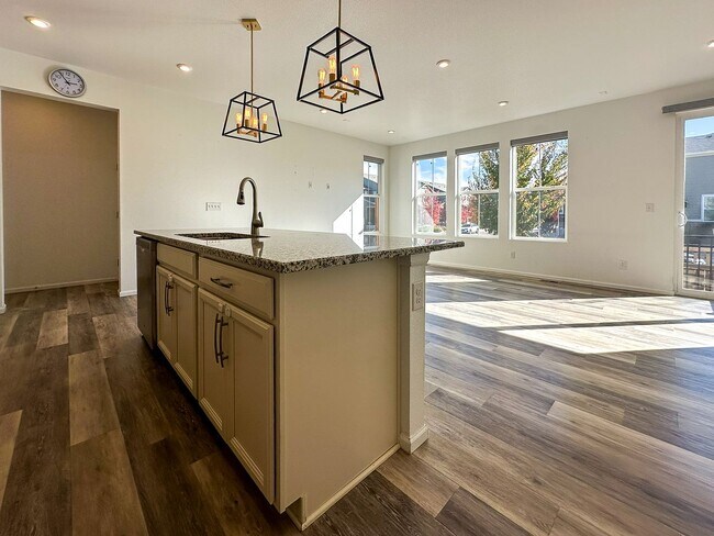 Building Photo - CORNER 3bd 2.5ba paired home in Trails Edge!