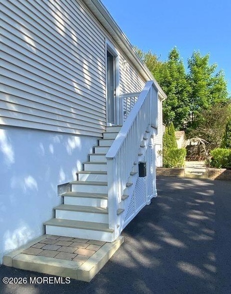 Building Photo - 18 Meadowbrook Ave