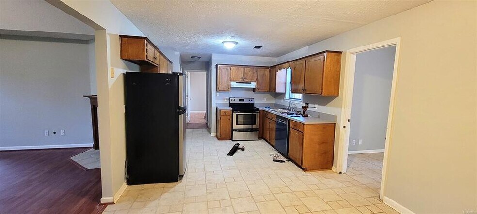 Building Photo - 135 Daffodil Dr