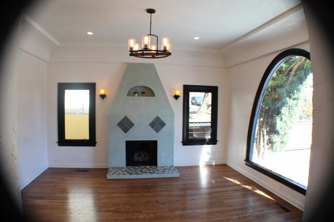 Building Photo - 3827 W Ave 42