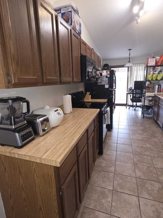 Building Photo - 9950 Treetop Dr