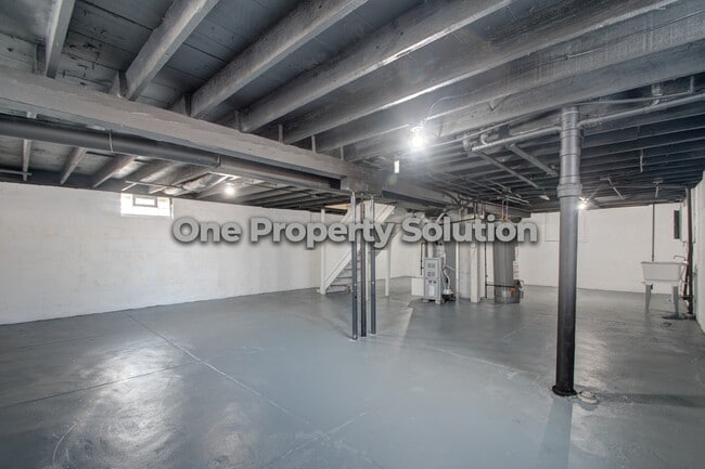 Building Photo - 1520 W 45th St