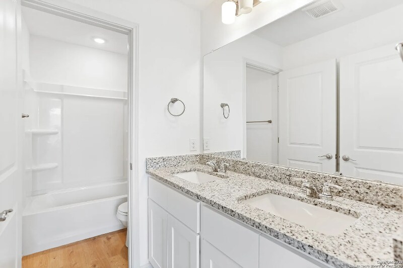 Building Photo - 401 W Commerce St