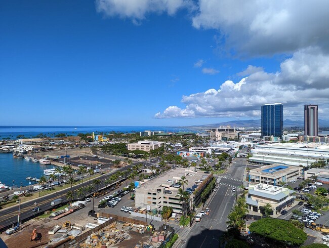 Building Photo - 1000 Auahi St