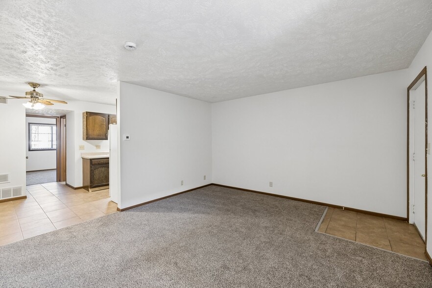 Building Photo - Countyshire Apartments
